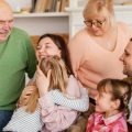 Чому діти не квапляться приїжджати до батьків — реальні причини