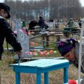 Чого не можна робити на кладовищі: заборони, про які багато хто забуває