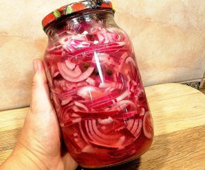 Маринована цибуля на зиму без стерилізації — хрумка й кисло-солодка закуска