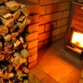 Як зробити так, щоб дрова горіли довше та ефективніше. Корисні поради