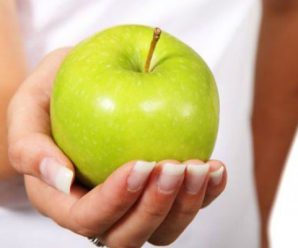 Вченими доведено, що вживання одного яблука вранці призводить до дивовижних змін в організмі