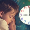 Завжди старайтеся, щоб діти лягали спати о 21:00. Ось чому це так важливо